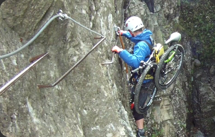 Via ferrata avec un vélo