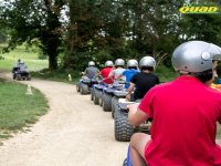 Groupe d'amis dans une randonnée quad dans le Gers