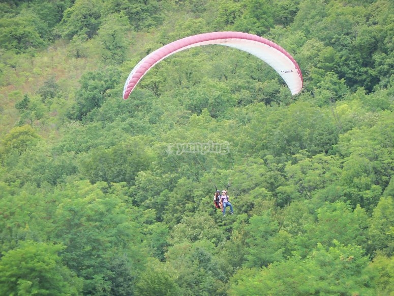 Tandem paragliding flight in Isère 
