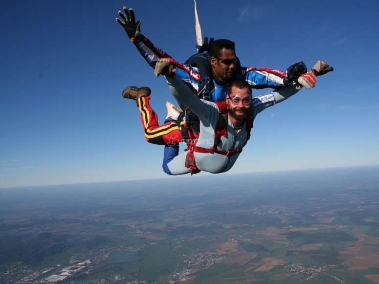 Saut en parachute en tandem Lons le Saunier (Jura) à partir de 260