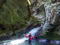  Den Fluss hinabschwimmen