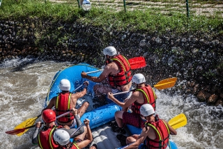 Combien de personnes peuvent accueillir une excursion en rafting ?