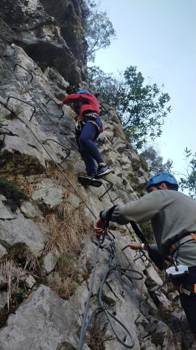 Avis de Mónica concernant Way Ferrata Gorge of Bays + 4 Tirolinas