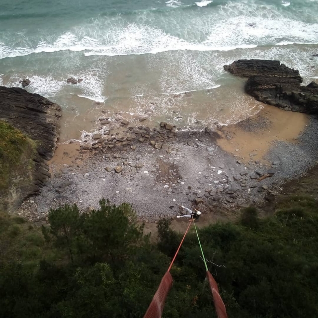 Saut à l'élastique sur le pont Atxaspi (40 mètres)