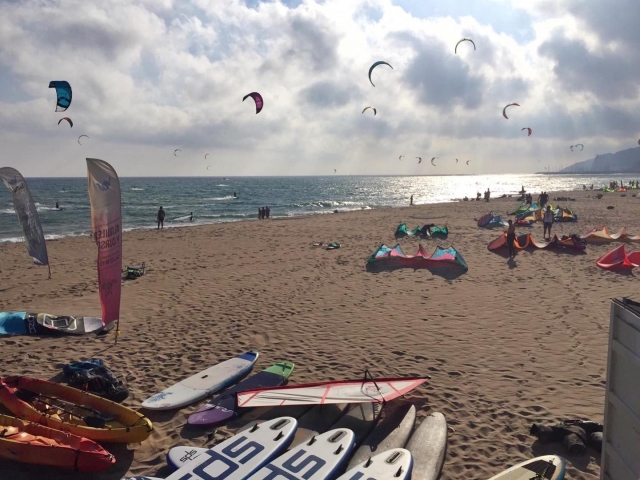 Baptême de kitesurf aux Botigues, 1 heure