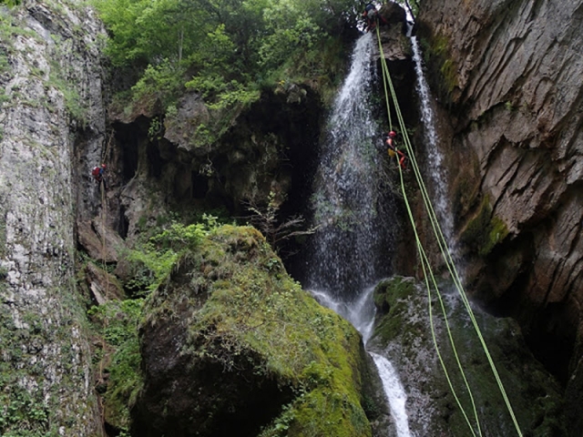 Parcours spéléologique dans la grotte du Val Porquero 6 heures