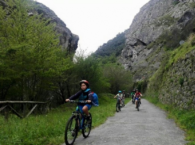 Descente à vélo Senda del Oso dans les Asturies pour les enfants