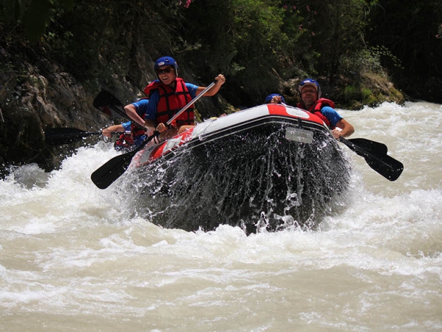 Initiation au rafting sur la rivière Genil-Cuevas de San Marcos