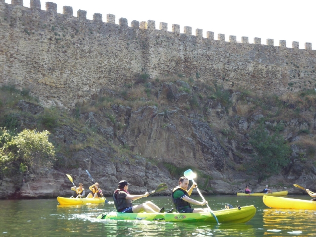 Location de canoë à travers le réservoir de Buitrago 2 heures