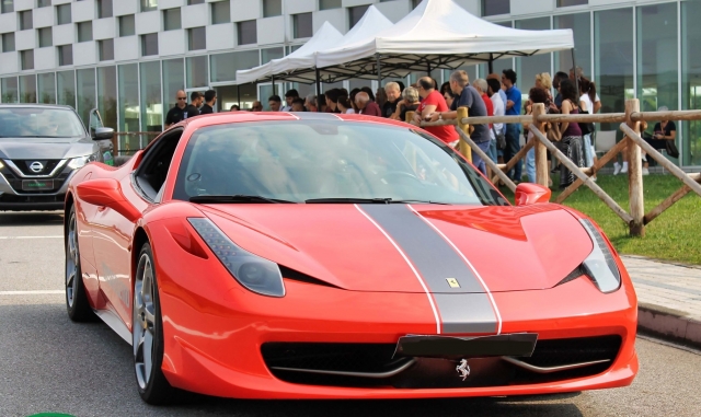  Ferrari sur la piste 