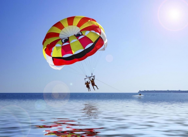 Parachute ascensionnel avec un ami à Cagliari avec 1 heure de vidéo