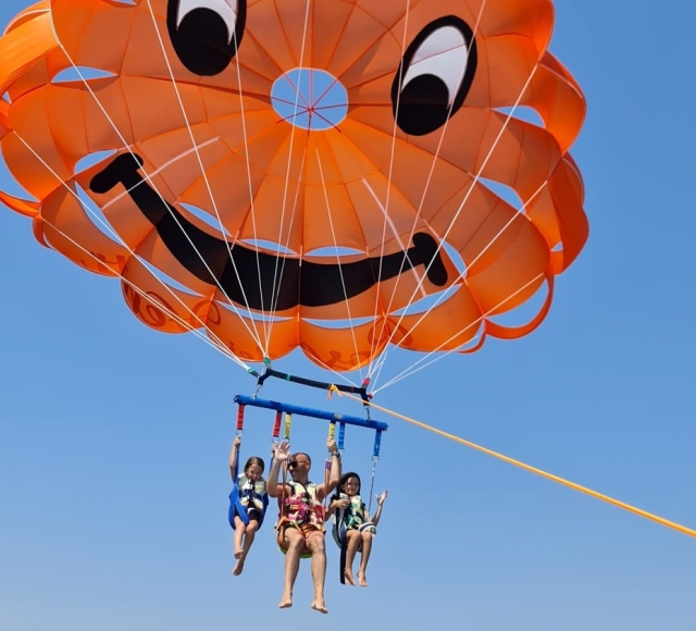 Vol en trio de parachute ascensionnel à Torre Vado 15 minutes