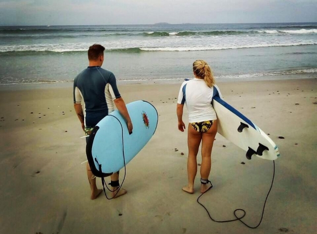 Avec planches de surf 