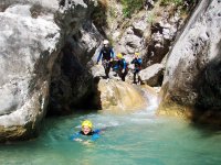 Descente en canyoning avec tous les amis