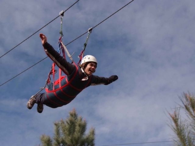 Tyrolienne de 350 mètres à Superman à Lanhoso
