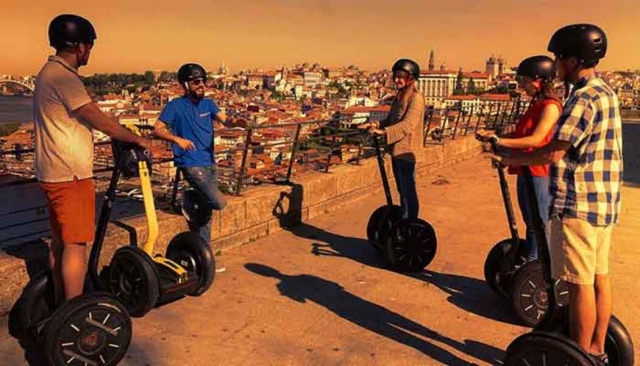 Visite (2h) en segway au coucher du soleil à Porto