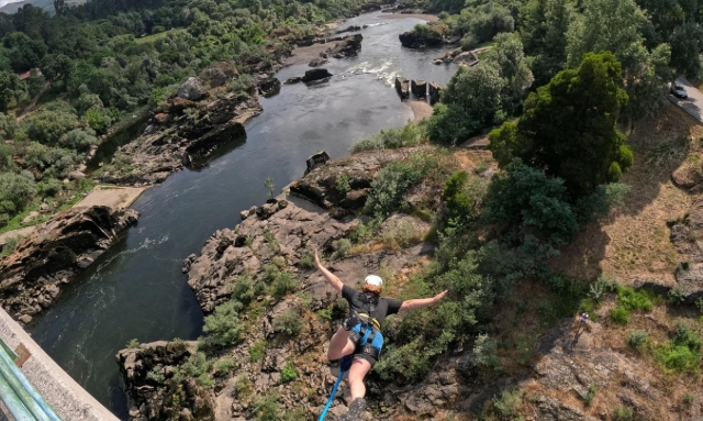 Pont pendulaire de saut à l'élastique Arbo-Melgaço, 30 mètres