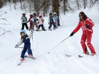 Cours collectifs de ski dans la station village