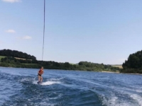 Pratique libre du ski nautique dans l'Aveyron