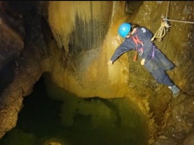 Escapada de Espeleología Cueva de La Castelette 1/2 día