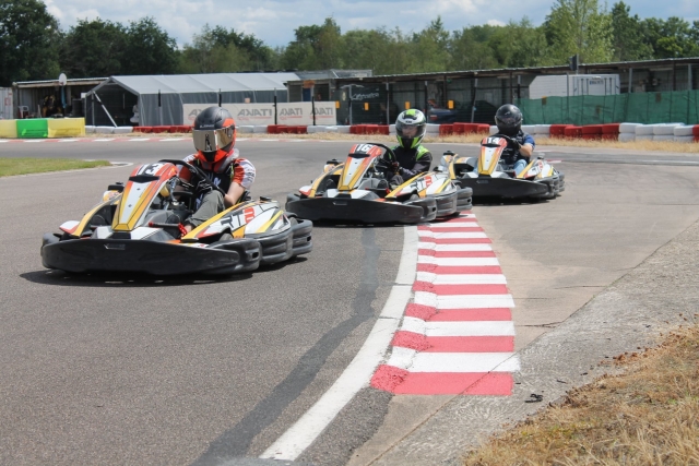  Fahre ein Rennen mit Freunden oder Liebsten