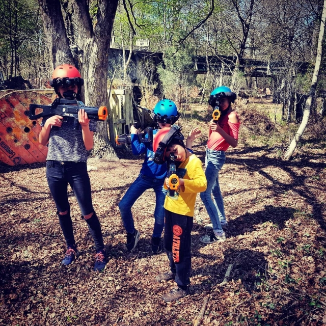  Laser tag game for children 