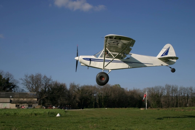  多点 -轴 ULM 航班 