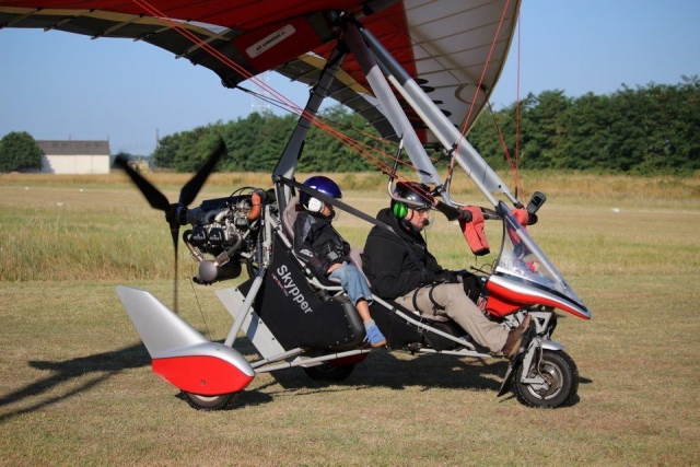  与专业飞行员一起享受令人惊叹的空中游览 