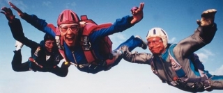  坠落过程中的伴随进展 