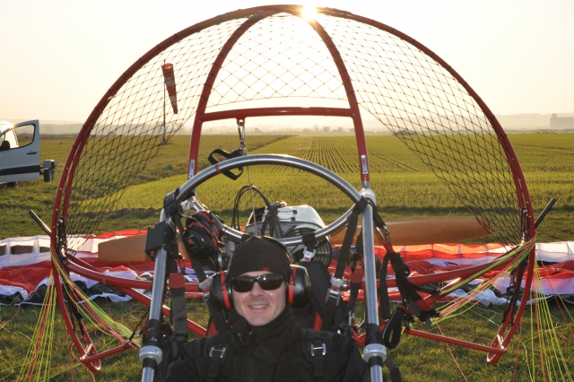  Paramotore al mattino presto 