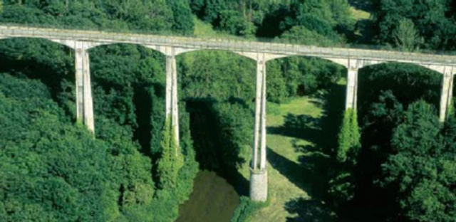  Bungee jumping