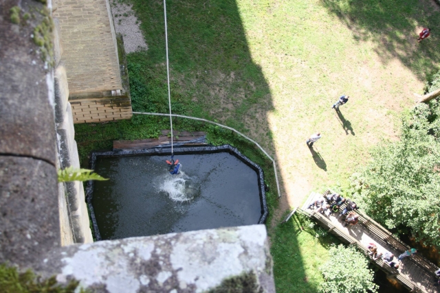  Little refreshment during bungee jumping 