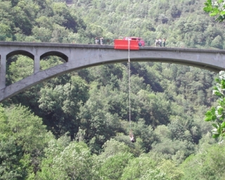  Departure from a bridge 