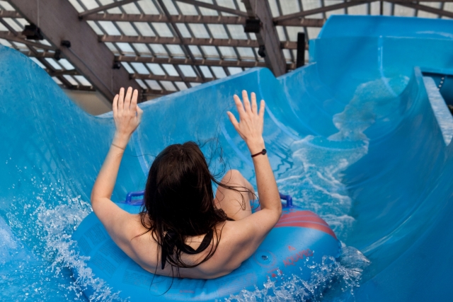  Scarica di adrenalina in uno scivolo gigante! 