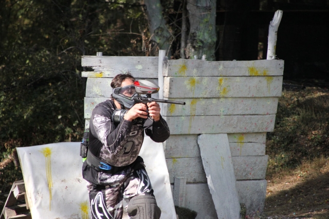  默兹河的彩弹射击玩家 