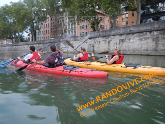  与 Randovive 一起划皮划艇里昂 