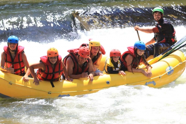  Spielesitzung im Wasser 