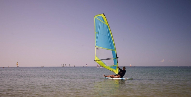  Learn the basics of windsurfing with our sessions adapted to all levels