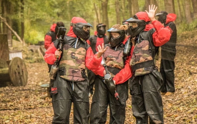  Forma su equipo de paintball y encuentre la estrategia correcta para ganar 