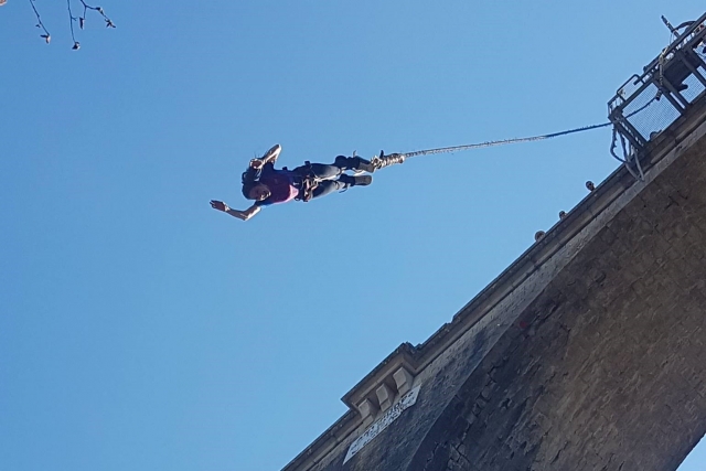 Bungee jumping 