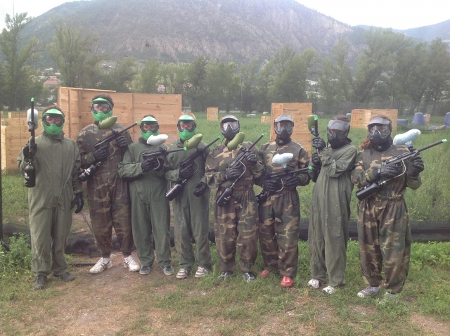  Wählen Sie mit Ihrem Team die beste Strategie, um das gegnerische Team zu besiegen!