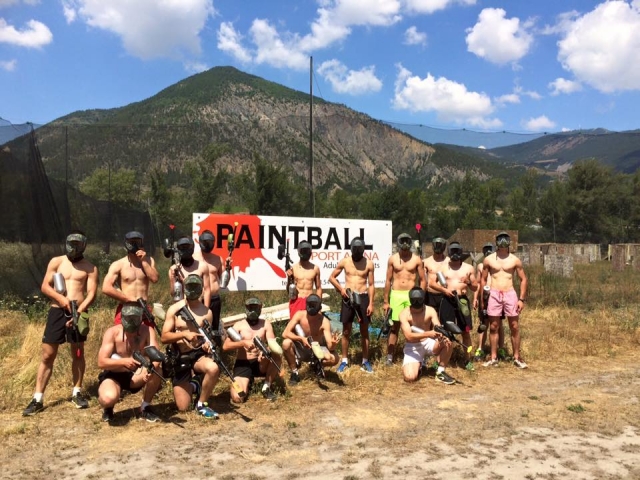  Kommen Sie mit Familie oder Freunden zu einer verrückten Paintball-Session! 
