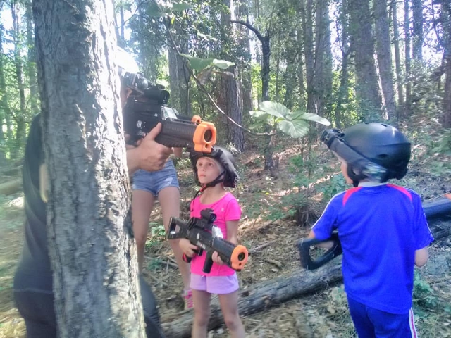  Lascia che i tuoi bambini si divertano in un gioco di laser tag sicuro 