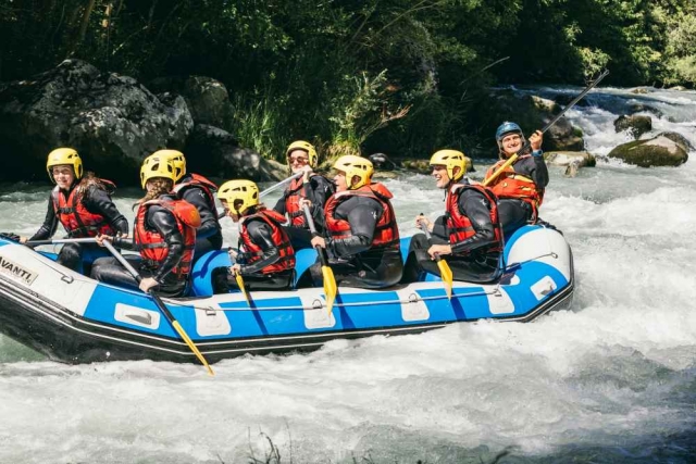 Savourez un moment en Savoir avec une session de rafting