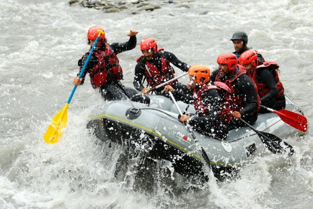  Group rafting 