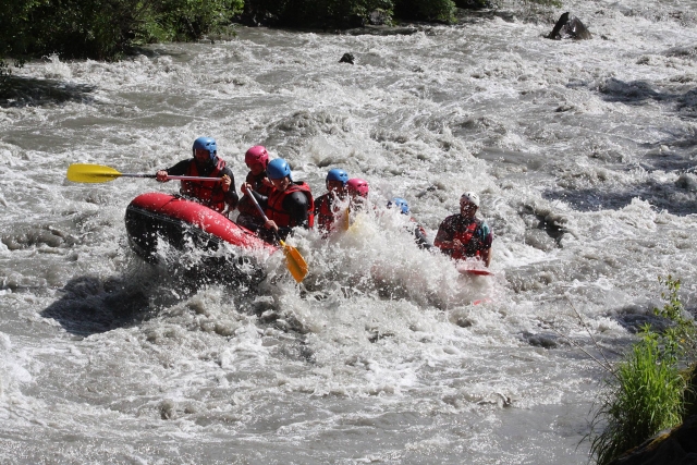 Rafting nas águas brilhantes de Isère 