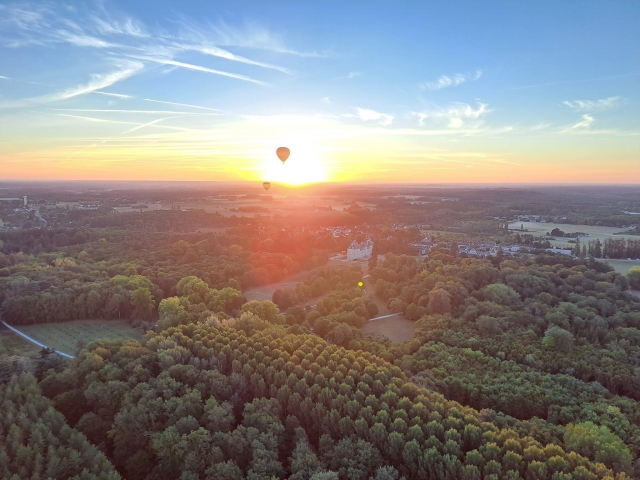 Erhabene Landschaften für eine atemberaubende Fahrt mit dem Heißluftballon 