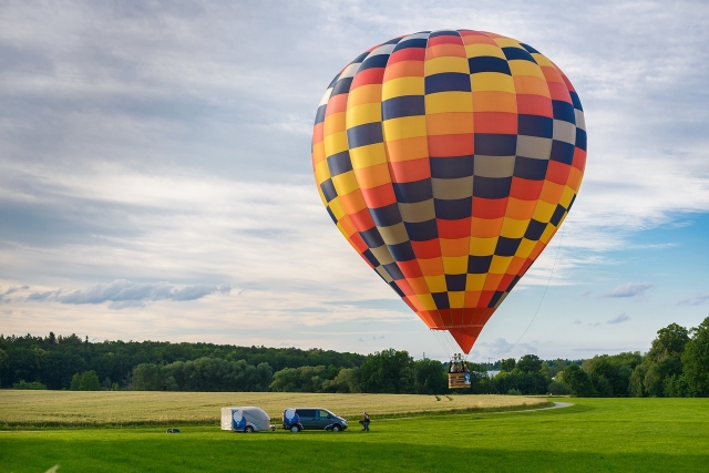  Takeoff of the hot air balloon towards the Dombes 