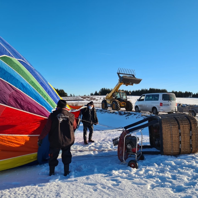  Hot air ballooning even in winter 