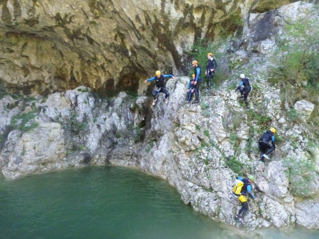 Preparação para saltar numa piscina